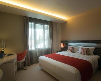 Patra Bandung Hotel - Bandung - Bedroom