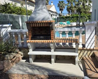 Riumar 'La Pinya', 500m to beach, Privat-Pool, On-Site-Service, dog beach - Riumar - Balcon