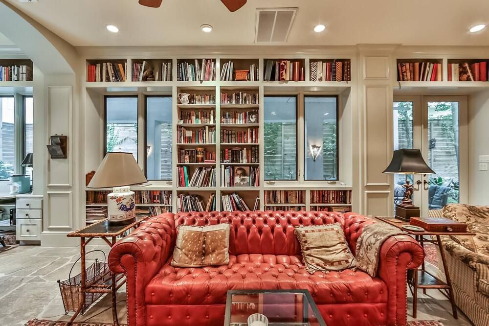 Artist's Library with a Private Swimming Pool - Houston - Lounge