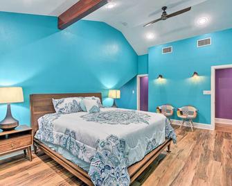 Private Pool Spacious and Vibrant Argyle Villa! - Northlake - Bedroom