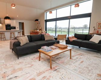 Grange Barn - Shrewsbury - Living room