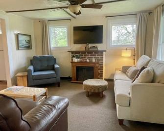 Cozy lake house in Soddy Daisy - Soddy Daisy - Living room