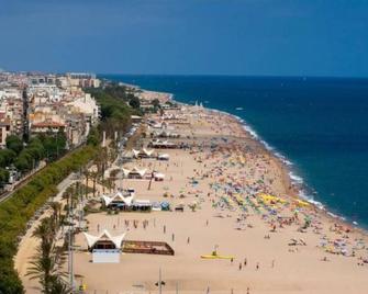 Family house with private pool and great views, for 10 people - Vilanova Del Valles - Playa