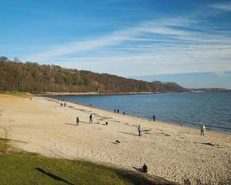 Aberdour Hotel, Stables Rooms & Beer Garden - Burntisland - Strand