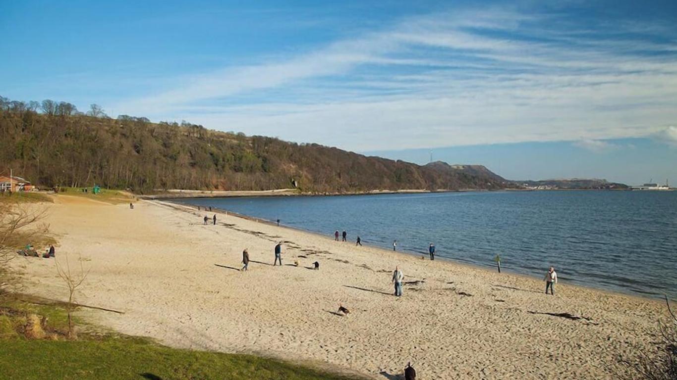 Aberdour Hotel, Stables Rooms & Beer Garden