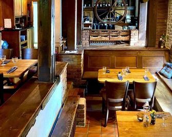 Historischer Gasthof Kaisermühle - Hotel & Restaurant Viersen Zentrum - Фірзен - Ресторан