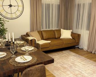 3-bedroom house in wonderful Erie with AC, WiFi - Erie - Living room