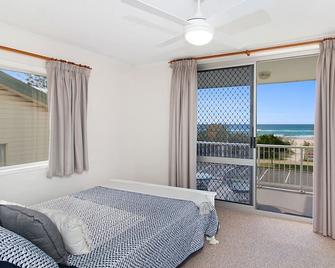 Longbeach 6 - Beachfront Bilinga - Min. 3 night stays! - Bilinga - Bedroom