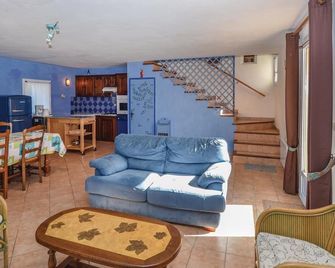 3 bedroom stunning home in Vénéjan - Vénéjan - Sala de estar