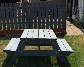 Twin Rivers Motel & Rv Park - Castlegar - Patio