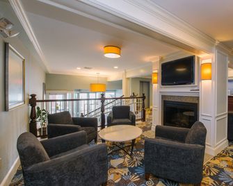 Holiday Inn Express & Suites Merrimack - Nashua by IHG - Merrimack - Huiskamer