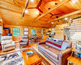 Lakefront home with lovely lake views - one mile from the casino - Oxford - Sala de estar