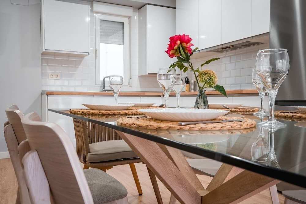 Apartamento turístico con 3 dormitorios en Granada QH Estación de Tren - غرناطة - غرفة طعام