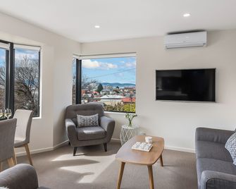 110 Hampden Apartments - Hobart - Living room