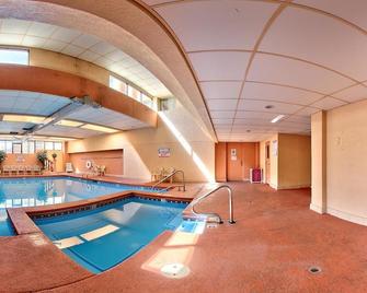 巴賽隆納套房酒店 - 阿爾布奎克 - 阿爾伯克基 - 游泳池