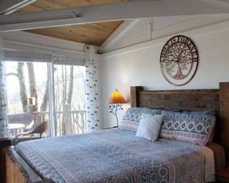 Chalet With Year Around Lake & Mountain Views In Big Canoe - Jasper - Habitación