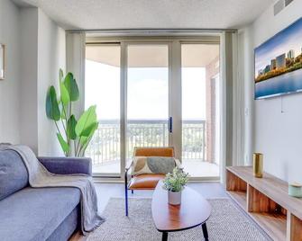 Exclusive Apt in Ballston with Gym - Arlington - Living room