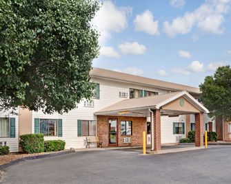 Super 8 by Wyndham West Memphis - West Memphis - Byggnad