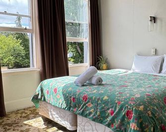Gladstone Grand Hotel - Fairlie - Bedroom