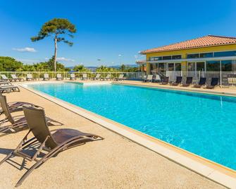 Lagrange Vacances Les Terrasses des Embiez - Six-Fours-les-Plages - Piscina