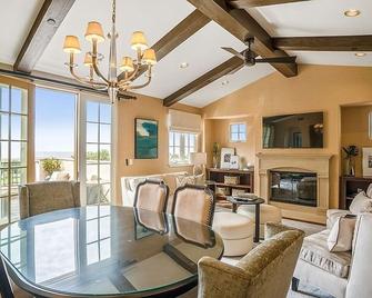 Terranea Luxury Luxury Villa - views of stunning sea, Catalina and golf course - Rancho Palos Verdes - Living room