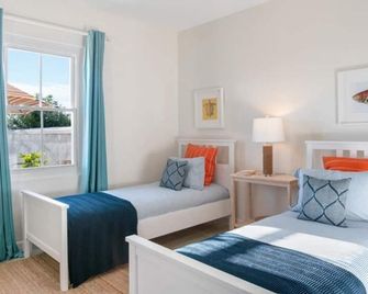 Oceanfront 3bed w/ Private Patio & Garden - 4B - Sandys - Bedroom