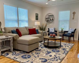 Casa Gracie Pearl Historic Old Town - Georgetown - Living room