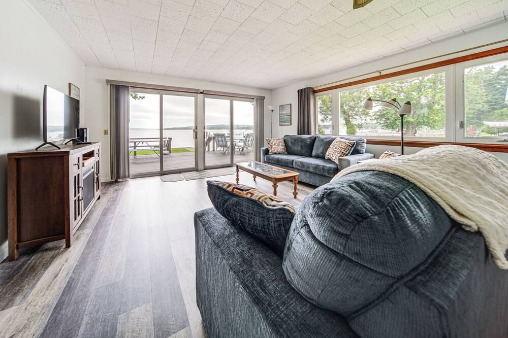 Waterfront Chautauqua Lake Home With Dec - Jamestown - Huiskamer