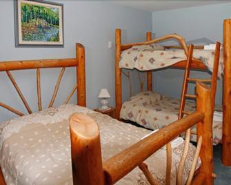 The Mad Musher - Hostel - Whitney - Bedroom