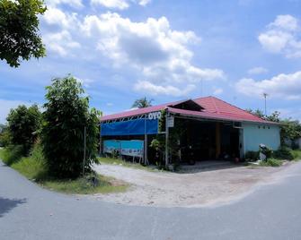 OYO 2692 Penginapan Mba Ros - Banjarbaru - Building