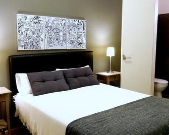 Hostal El Ninot - Barcelona - Bedroom