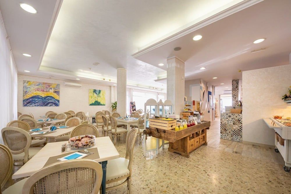 هوتل تيزيان بيتش