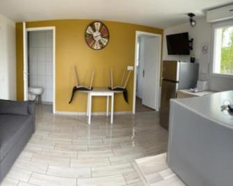 Superbe Appartement Au Calme - Sainte-Féréole - Sala de estar