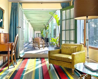 Art Deco Masonic Hotel - נפייר - סלון