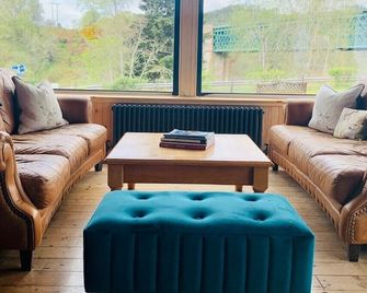 Invershin Hotel Bunkhouse & Bar - Lairg - Lounge