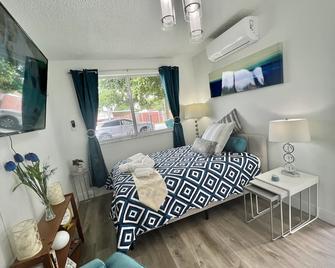 Relax 521- at the side - Miami - Bedroom