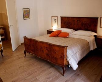 Paneolio B&B - Poggio Picenze - Camera da letto