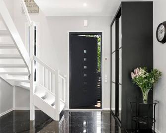 Wonderful house at a lakecity near Helsinki& and the airport - Tuusula - Stairs