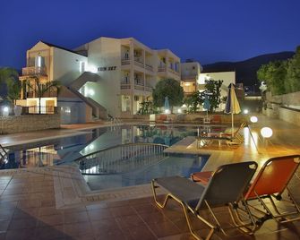 Amara Seaside by Estia - Mália - Bazén