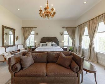 Tranquil French Polo Estate: Private Pool, Game Room & Countryside Charm - Manor - Bedroom