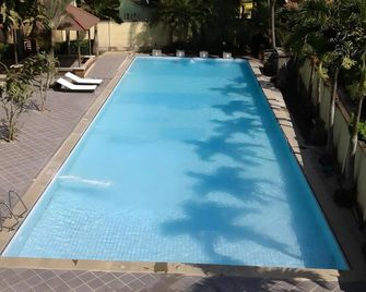 Hotel Augusta Garut - Garut - Pool