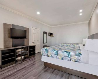 Motel 6 South Gate. Ca - South Gate - Bedroom