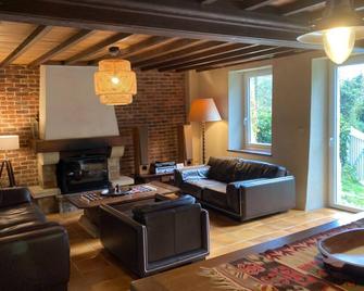 Charming country house with a garden 3 km from Omaha Beach - Asnières-en-Bessin - Living room