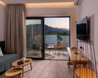 Georgioupolis Suites - Paralia Kourna - Sala de estar