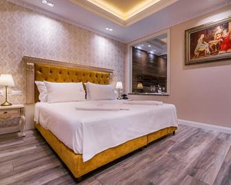 Legacy Boutique Hotel - Korçë - Slaapkamer