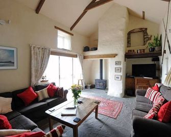 Upper Porthmawr - 5 Bedroom Cottage - Whitesands - St David's - Living room