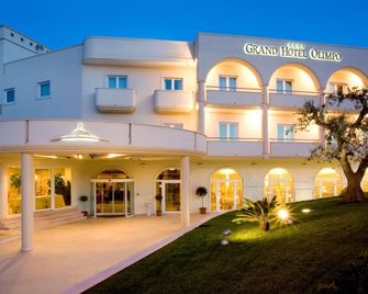 Grand Hotel Olimpo - אלברובלו - בניין