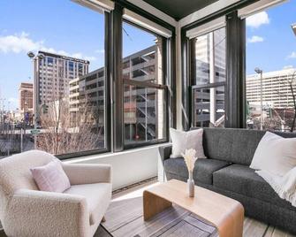 Urban SoHo Suite in the Heart of Downtown - Spokane - Balcony