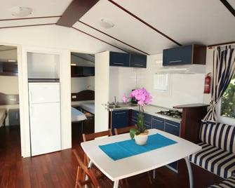 Camping Baia Verde - Manerba del Garda - Kitchen