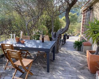 L'Atelier de Maillol, location, views, sleeps 8, spacious, town 4 beds, 3 baths - Banyuls-sur-Mer - Patio